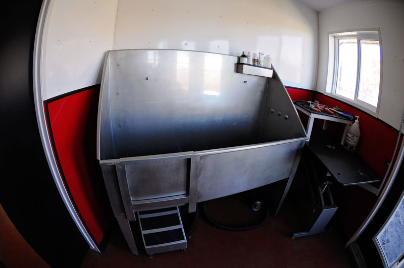 Grooming bathtub at 780 Kennels. Grooming bathtub at 780 Kennels.